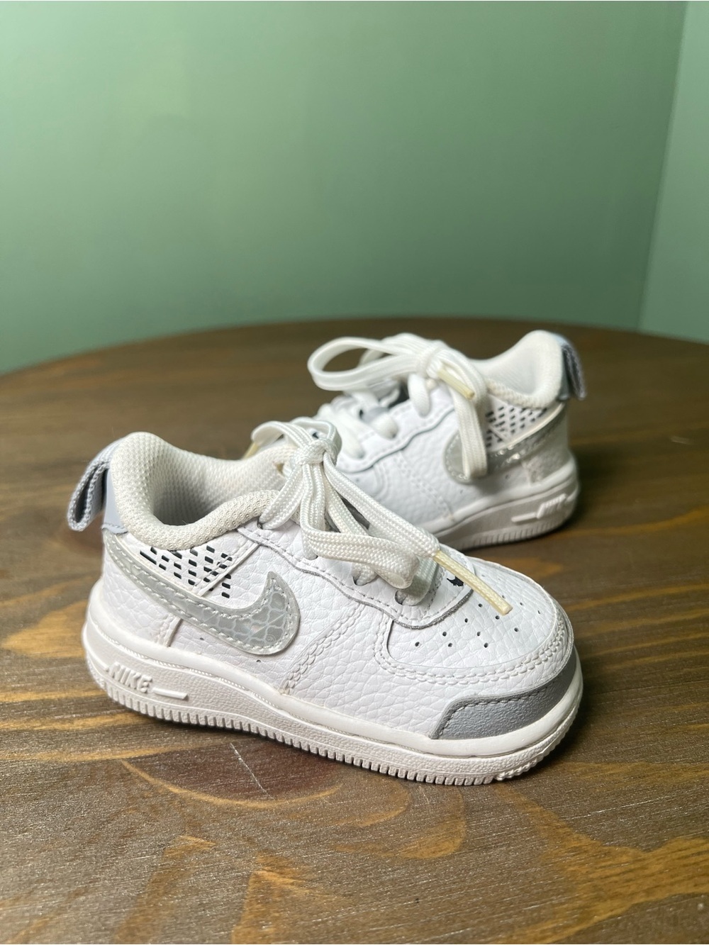 Nike Baby Air Force 1 LV8 Toddler Shoes Unisex 4C Lace Up White Wolf Grey